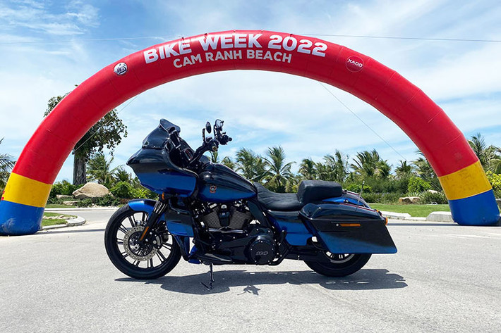 Đại hội môtô Cam Ranh Bike Week 2022 năm nay có hàng trăm xe môtô khủng và cả nghìn bikers của nhiều hội nhóm, Câu lạc bộ (Clb), tổ chức và cá nhân… trên khắp các tỉnh thành trên dải đất hình chữ S đổ về thành phố biển Cam Ranh, tỉnh Khánh Hoà.