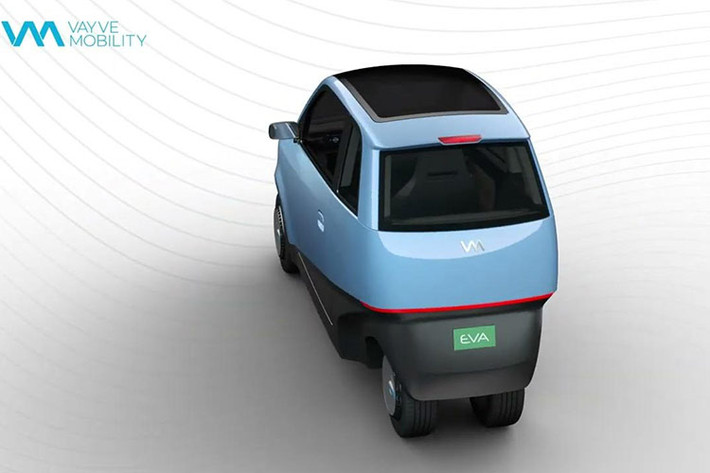 Tại Ấn Độ, mẫu MG Comet EV đang rất thành công ở phân khúc xe điện mini. Sự ra mắt của xe ôtô điện mini Vayve EVA hứa hẹn sẽ làm tăng sức cạnh tranh trong phân khúc này. So với MG Comet EV, EVA có thiết kế khác biệt với ghế đơn phía trước và băng ghế đôi phía sau, giúp việc ra vào xe dễ dàng hơn.