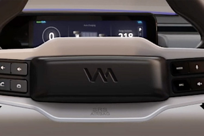 Xe sử dụng bộ pin 14 kWh làm mát bằng chất lỏng, hỗ trợ sạc nhanh DC và sạc chậm AC. Thời gian sạc tại nhà bằng AC mất khoảng 4 giờ, trong khi sạc nhanh DC đạt 80% pin trong 45 phút.