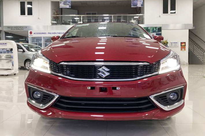 Trong tháng 5 vừa qua, Suzuki Ciaz bán được 12 chiếc, tăng 1 chiếc so với tháng trước nên vẫn chưa thoát khỏi danh sách xe ôtô ế đã đeo đẳng suốt nhiều tháng qua. Sau 5 tháng của ănm 2021, chiếc sedan cỡ B này bán được 283 xe, thua rất xa các đối thủ Honda City, Toyota Vios hay Hyundai Accent. Hiện tại Suzukia Ciaz chỉ bán một phiên bản duy nhất tại Việt Nam với giá 529 triệu đồng.