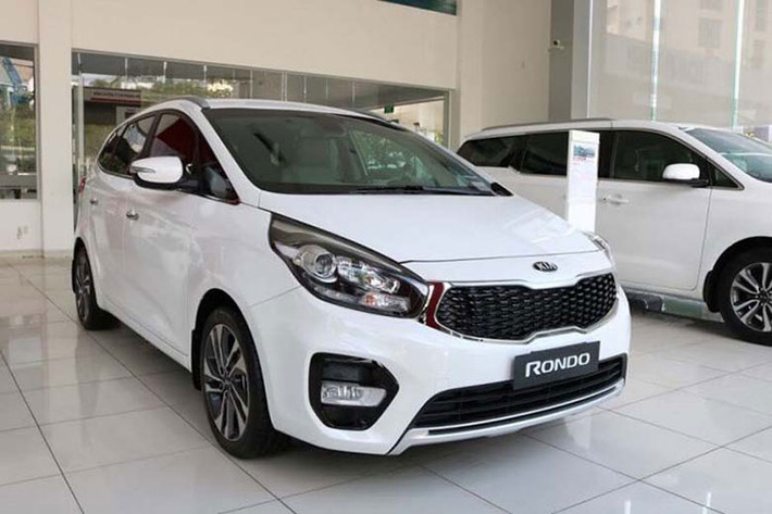 Kia Rondo lại trở lại bảng xếp hạng ở vị trí cuối cùng với 57 xe bán ra trong tháng 5, giảm 19 xe so với tháng trước đó 76 xe. Cộng dồn từ đầu năm đến nay, chiếc MPV cỡ nhỏ này đã bán được 259 chiếc. Kia Rondo hiện có giá bán từ 559 triệu đồng.