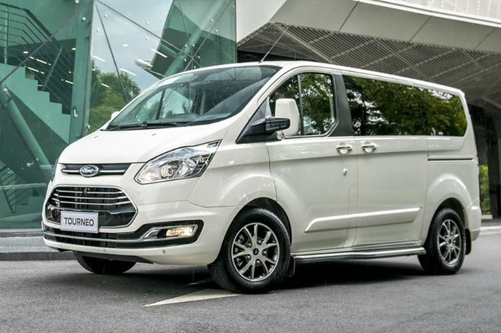 Trong tháng 5 vừa qua, mẫu MPV 8 chỗ của hãng Ford là Tourneo vẫn giữ được con số bán ra là 32 xe so với tháng trước đó. Đây là nỗ lực đáng khen của dòng xe kén khách này, nhất là khi sản xuất đang bị tạm dừng. Ford Tourneo hiện bán 2 phiên bản Titanium và Trend đi cùng lựa chọn 5 màu gồm: trắng, nâu, đen, bạc và ghi xám. Mức giá bán lần lượt là 999 triệu đồng cho bản Trend và 1,069 tỷ đồng cho bản Titanium.