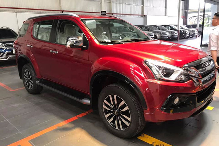 Gây chú ý nhất chính là mẫu xe "ế thường niên" Isuzu mu-X, do chỉ bán được 0 chiếc. So với tháng 4 trước đó (bán 10 xe), tháng 5/2021 vừa qua Isuzu mu-X ế nhất Việt Nam không bán được chiếc nào. Cộng dồn sau 5 tháng, Isuzu mu-X bán được 76 xe, giảm 54,4% so với cùng kỳ năm ngoái (bán 183 xe). Với 4 phiên bản được phân phối ở Việt Nam, Isuzu mu-X hiện có mức giá dao động từ 779 triệu đến 1,12 tỷ đồng.