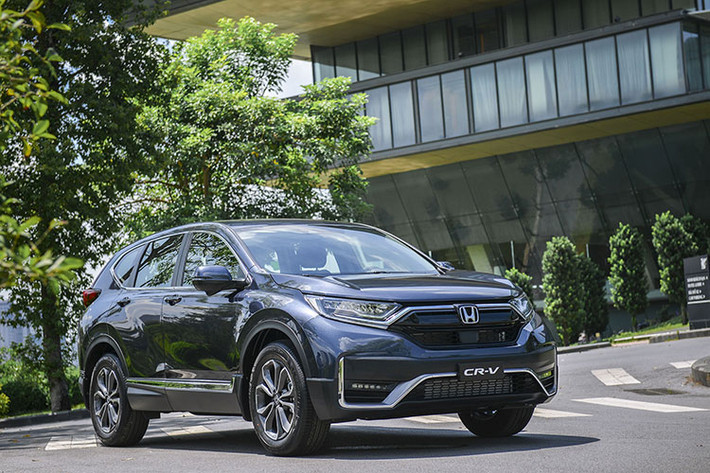 Kết thúc tháng 4/2022, Honda CR-V bán được 2.093 xe, tăng hơn 1.000 xe so với tháng trước. Điều này vừa đủ để giúp mẫu xe của Honda có mặt trong top 4 xe đa dụng bán chạy nhất tháng. Có được doanh số này một phần là do trong tháng vừa qua, Honda đã liên tục giảm giá, khuyến mãi sâu với mẫu CR-V. Hiện, CR-V được lắp ráp trong nước với 3 phiên bản, cùng sử dụng động cơ 1.5L turbo.
