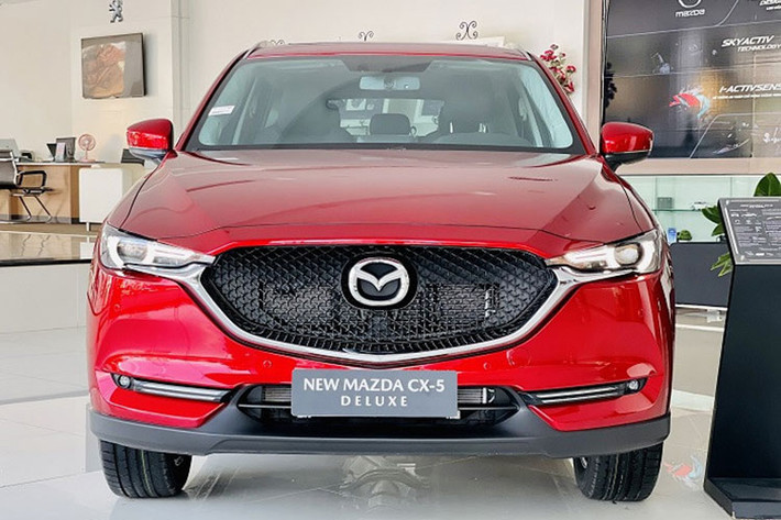 So với 1.365 xe bán ra trong tháng 3, Mazda CX-5 tăng gần 500 xe so với tháng trước. Điều này giúp CX-5 tăng 1 bậc so với tháng trước và đứng ở vị trí thứ 6 trong top 10 với 1.843 xe bán ra trong tháng 4. Mazda CX-5 hiện có tới 7 phiên bản lắp ráp trong nước với giá bán từ 839 triệu đến 1,059 tỷ đồng.