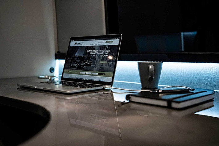 Nhắm tới đối tượng người nổi tiếng và doanh nhân, Sprinter độ vẫn giữ nguyên dáng vẻ tiêu chuẩn ban đầu. Hơn nữa, nếu khách hàng chịu chi thêm nữa,, Inkas có thể độ thêm hàng tá tùy chọn, bao gồm bọc giáp chống đạn, hệ thống camera an ninh 360 độ, CCTV, các hệ thống lọc, thiết bị phá tín hiệu và thậm chí một hệ thống trung tâm chỉ huy kiểu quân sự.