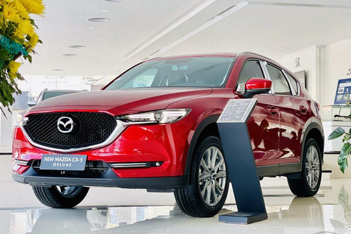 So với 1.216 xe bán ra trong tháng 1/2022, Mazda CX-5 đã giảm 162 xe so với tháng trước. Thế nhưng kết quả này vẫn giúp Mazda duy trì ở vị trí thứ 6 trong Top 10 xe bán chạy nhất tháng. Tại Việt Nam, Mazda CX-5 được phân phối 7 phiên bản với giá bán từ 839 triệu đến 1,059 tỷ đồng.