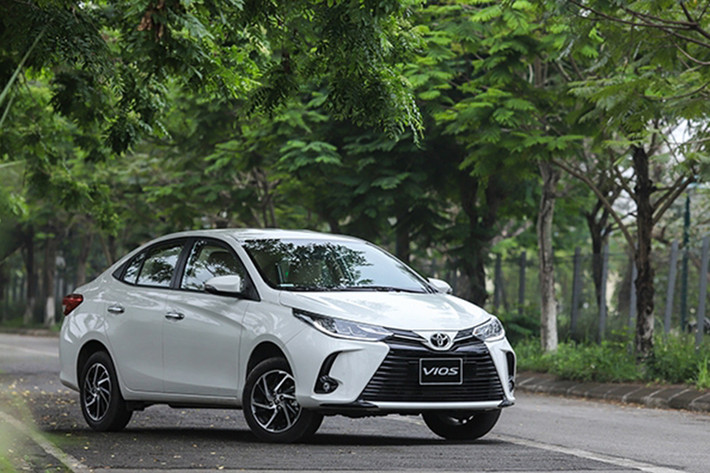 Trong tháng 2 vừa qua, doanh số Toyota Vios chỉ đạt 1.181 xe, giảm tới 265 xe so với doanh số tháng trước đó. Điều này khiến mẫu sedan hạng B này tụt 3 bậc trong bảng xếp hạng so với tháng trước. Sở dĩ Toyota Vios không còn được ưa chuộng như trước là bởi xe chậm cải tiến so với các đối thủ nên người dùng dần quay lưng.