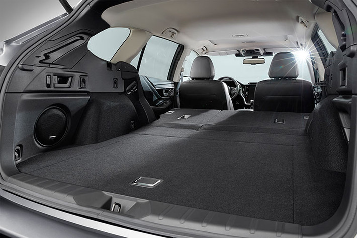 Subaru Outback 2022 sử dụng hệ dẫn động bốn bánh toàn thời gian đối xứng (S-AWD), hộp số tự động biến thiên vô cấp CVT-Lineartronic với 8 cấp số ảo và lẫy chuyển số.