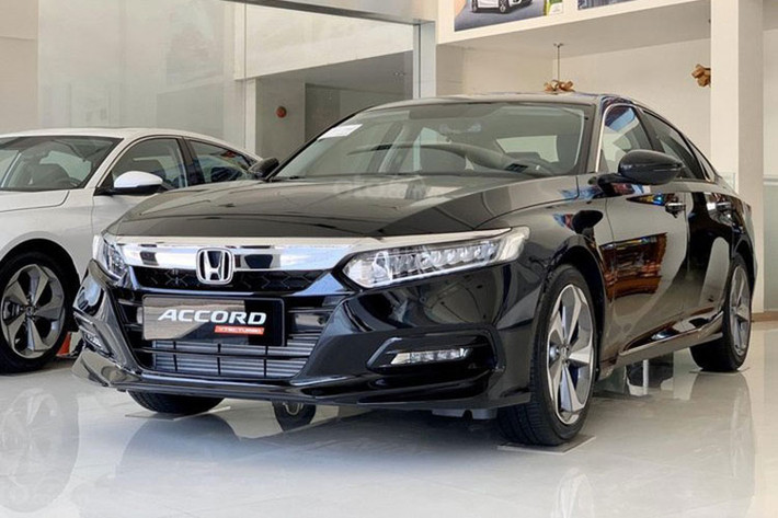 Sở hữu thiết kế hiện đại, thời trang nhưng kết quả kinh doanh của Honda Accord thế hệ mới kể từ khi gia nhập thị trường ôtô Việt Nam từ cuối năm 2019 lại không mấy khả quan. Trong tháng 11/2021, doanh số Honda Accord đạt 16 xe, tăng 6 xe so với trước. Hiện tại, Honda Accord tại Việt Nam đang phân phối với giá khoảng 1,3 tỉ đồng.