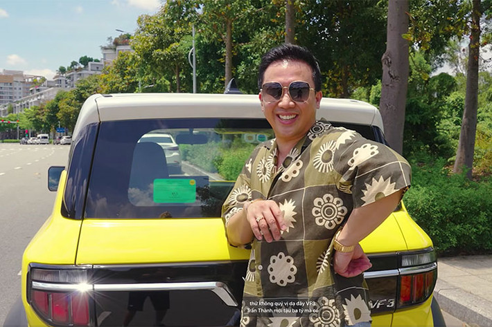 Với phong cách truyền tải chân thật, hài hước và không mang tính “đặt hàng”, video review VinFast VF3 lần này của Trấn Thành đã thu hút hàng triệu lượt xem chỉ sau ít giờ đăng tải và nhận được vô số bình luận tích cực.