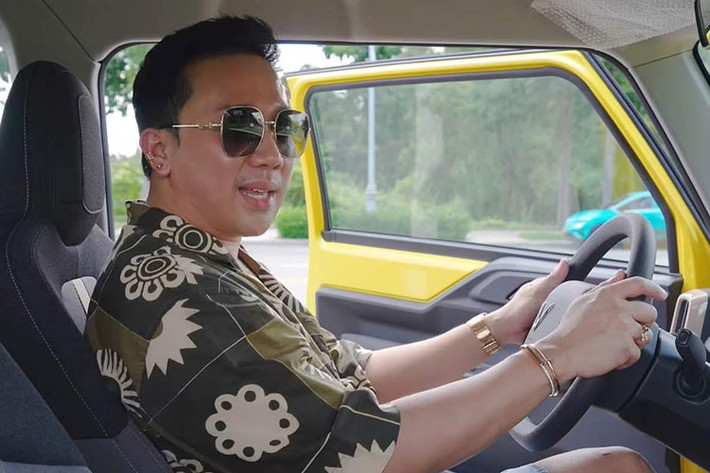 Mức giá xe VinFast VF3 tại Việt Nam được công bố; Bản thuê pin: 230 triệu đồng. Bản mua pin: 320 triệu đồng. Xe sở hữu sức mạnh động cơ 42 mã lực. Phạm vi di chuyển thuần điện: khoảng 210 km/lần sạc.