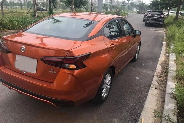 Nissan Sunny đã có mặt ở Việt Nam từ năm 2015 và 6 năm qua, xe chưa có bất kỳ bản nâng cấp đáng kể nào. Trong khi đó, các đối thủ Toyota Vios, Honda City, Hyundai Accent và gần đây là Mitsubishi Attrage liên tục có những sự đổi mới, còn Kia Soluto thu hút khách hàng bởi mức giá hấp dẫn.