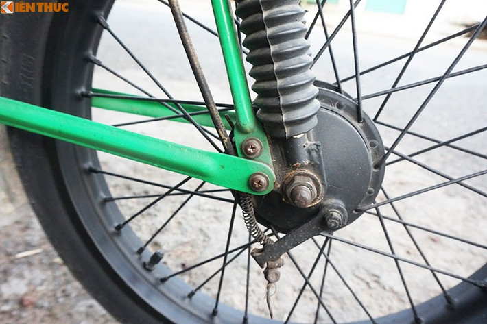 Tuy nhiên, yếu điểm của xe cũng nằm ở bàn đạp. Babetta không có đề, không có cần khởi động. Vì thế, mỗi khi chuẩn bị lên đường, người lái phải co chân đạp phành phạch. Nhiều khi xe gặp trục trặc, chủ xe sẽ phải đạp toát mồ hôi xe mới chạy được.