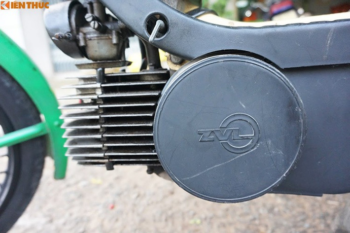 Vì thế, thay vì được nâng niu, mẫu xe quý tộc một thời ngày nào đã bị biến thành xe chở hàng. Và Babetta được thay thế bằng cái tên ấn tượng hơn - "xe máy Ba bét nhè". Nhờ cỗ máy 50cc, 2 kỳ mạnh mẽ thời điểm đó, người sử dụng có thể chất đủ thể loại hàng hóa; từ sắt thép, gạo, ngô đến cả… rác. 