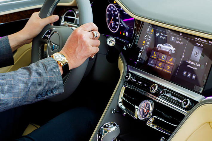 Chi Bảo được biết đến trong các vai trò như diễn viên điện ảnh, diễn viên kịch, người dẫn chương trình, giám khảo và còn là 1 doanh nhân có tiếng, trong cuộc sống hôn nhân, anh đã trải qua 2 đời vợ.