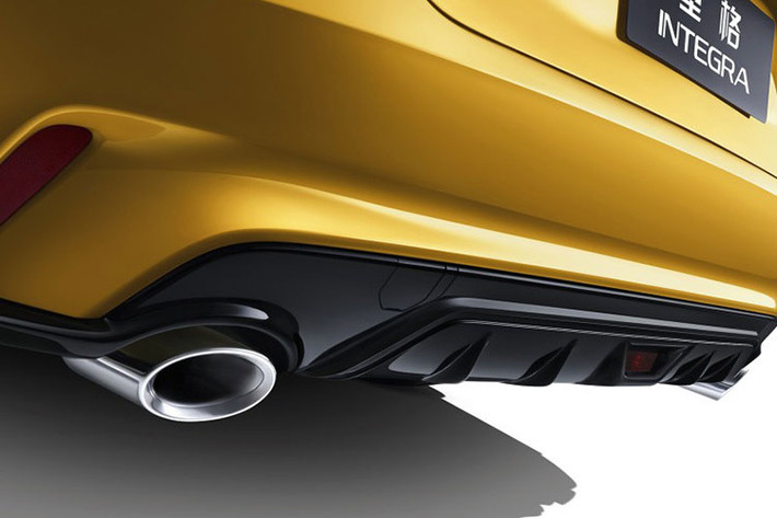 Nhìn chung, thiết kế bên ngoài của Honda Integra 2022 được đánh giá là thể thao hơn so với Civic mới. Ngoài ra, khi mua xe, khách hàng Trung Quốc có thể chi thêm tiền cho những phụ kiện ngoại thất màu đen như ăng ten hình vây cá, cánh gió trên nắp cốp sau, nắp bình xăng, ốp gương chiếu hậu, tay nắm cửa và vỏ đèn pha.