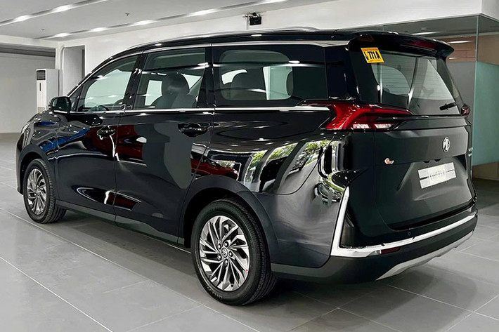 Mẫu xe MPV MG G50 tại Việt Nam sẽ được nhập khẩu nguyên chiếc từ Trung Quốc. Đại lý cho biết xe sẽ bắt đầu được bàn giao cho khách hàng vào khoảng sau Tết Nguyên đán Ất Tỵ 2025.