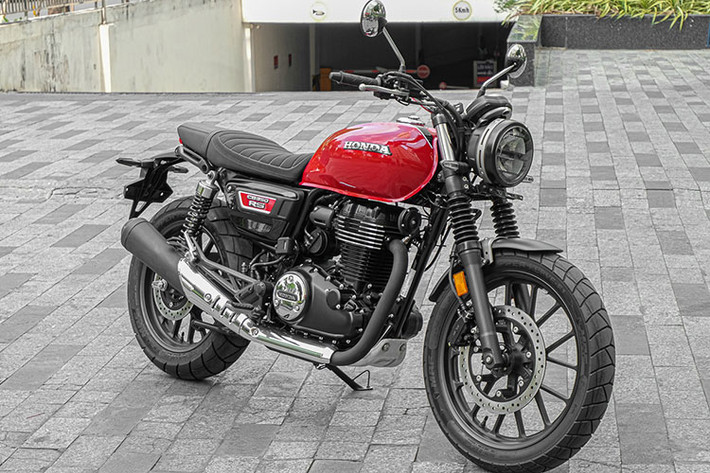 Hiện tại xe được nhập khẩu tại Ấn Độ và phân phối trực tiếp bởi MOTORROCK. Mức giá xe Honda CB350 RS 2022 bán ra dự kiến tại Việt Nam khoảng 200 triệu đồng.