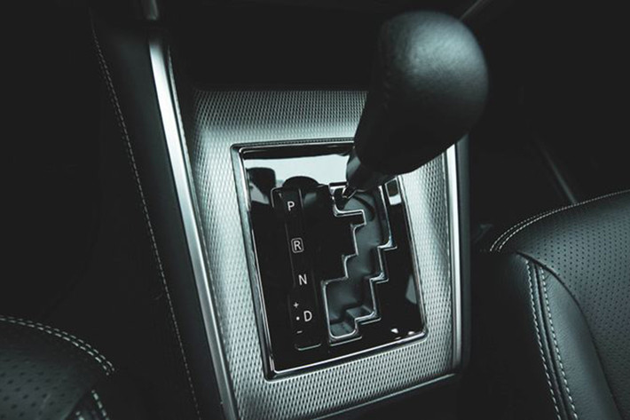 Đặc biệt, hệ thống điều hòa trên Triton 2020 được Mitsubishi bổ sung thêm cửa gió cho hàng ghế sau. Đây là sự bổ sung rất cần thiết để tăng thêm tiện ích cho người ngồi ở hàng ghế thứ 2. Ngoài ra, Triton 2020 có tới 7 túi khí bảo vệ người lái và hành khách thay vì chỉ có 2 túi khí như bản 2019.