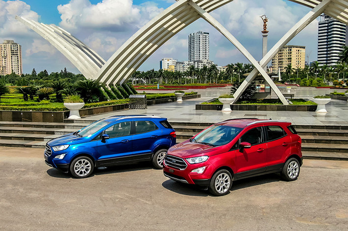 Ford EcoSport được trang bị động cơ Dragon 1.5L và Ecoboost 1.0L. Đi kèm là hộp số tự động 6 cấp. Trang bị hỗ trợ vận hành còn có hệ thống dừng/khởi động động cơ thông minh, camera và cảm biến lùi, hỗ trợ khởi hành ngang dốc… Xe cũng được trang bị tính năng ga tự động Cruise Control và hệ thống cảnh báo áp suất lốp.