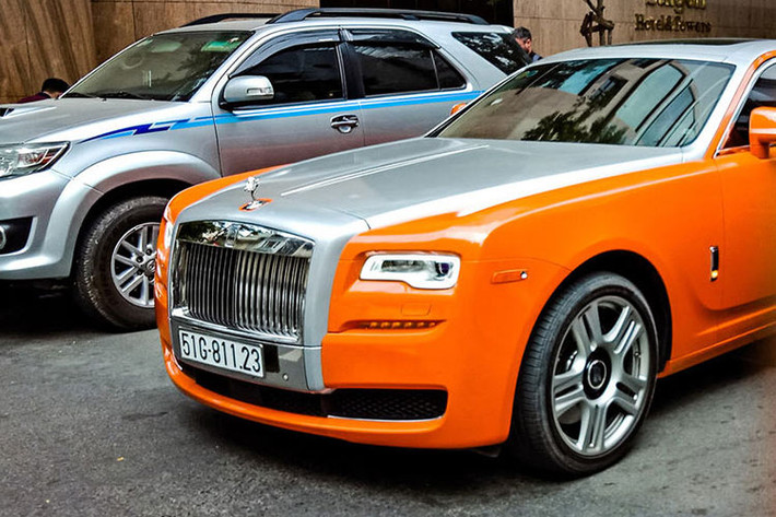 Chiếc Rolls-Royce Ghost Series II của vợ chồng bà Nguyễn Phương Hằng vẫn sử dụng khối động cơ V12, dung tích 6.6 lít, tăng áp kép, sản sinh công suất tối đa 592 mã lực và mô-men xoắn cực đại đạt 780 Nm. Chiếc xe siêu sang này cần đến thời gian 4,9 giây để tăng tốc lên 100 km/h từ vị trí xuất phát trước khi đạt vận tốc tối đa 250 km/h.