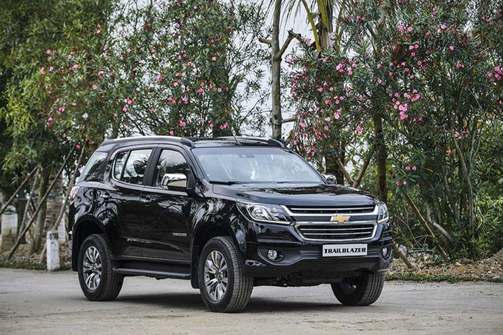 Doanh số bán hàng của Chevrolet Traiblazer tháng 12 không có sự thay đổi so với tháng 11/2019, đạt 59 xe nhưng lại vươn từ vị trí số 9 lên số 8 của danh sách này. Hiện nay mẫu SUV Traiblazer đang được phân phối tại nước ta dưới dạng nhập khẩu nguyên chiếc từ Thái Lan bởi hãng ôtô Việt - VinFast, giá bán từ 885 - 1.066 triệu đồng cho 3 biến thể.