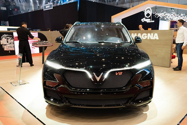 Theo kế hoạch được VinFast công bố trước đây, trong năm 2020 hãng xe Việt sẽ giới thiệu các mẫu SUV thuộc cỡ B và C. Trong đó, mẫu Crossover cỡ C của VinFast sẽ có 2 tùy chọn động cơ xăng và điện, nhắm tới thị trường Mỹ và dự kiến sẽ xuất hiện tại triển lãm Los Angeles Auto Show vào tháng 11 tới đây.