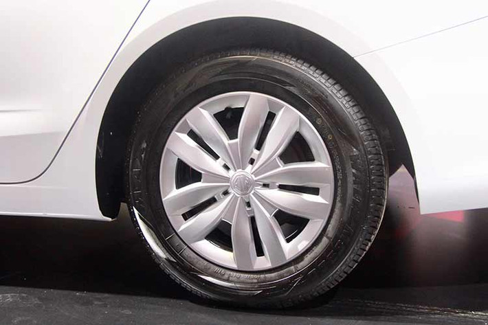 Theo thông số kỹ thuật thì mẫu xe sedan MG5 2023 giá rẻ có chiều dài rộng cao lần lượt 4.601 x 1.818 x 1.489 mm, trục cơ sở 2.680 mm, các con số trên giúp New MG5 được định vị trong phân khúc sedan cỡ C với các đối thủ như Kia K3 hay Hyundai Elantra.