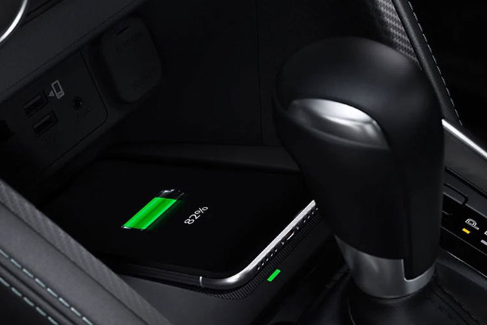 Đối với phiên bản cao cấp nhất của Mazda2 2022 sẽ được bổ sung thêm ghế bọc da màu đen. Bên cạnh đó, ghế lái giờ đây có thể điều chỉnh tự động 6 hướng và có chức năng nhớ 2 vị trí đã đặt trước.