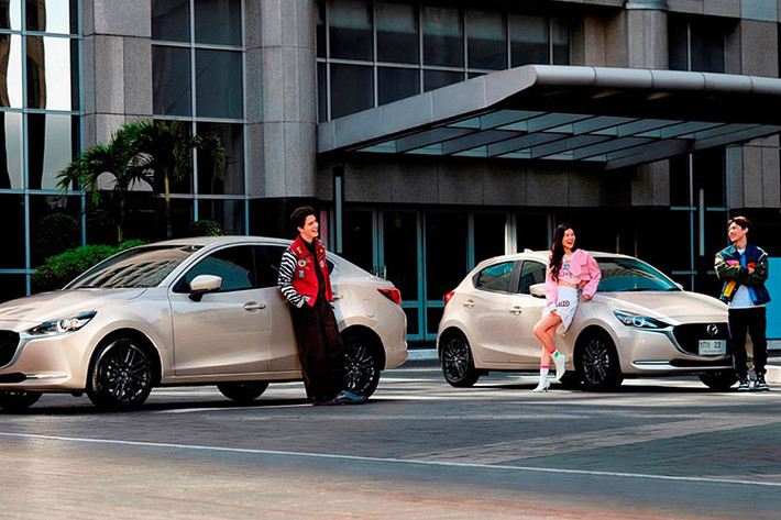 Hiện tại, Mazda2 được Thaco phân phối đều nhập khẩu nguyên chiếc từ Thái Lan và với những nâng cấp mới lần này trên mô hình 2022, chiếc xe mới sẽ có thêm nhiều lợi thế để cạnh tranh với các đối thủ sừng sỏ trong phân khúc xe hạng B. Tại Việt Nam, Mazda 2 đang được bán với 7 phiên bản (bao gồm cả Sedan và Hatchback) với mức giá dao động từ 479 - 619 triệu đồng.