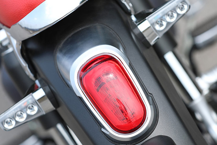 Hơn thế so với Honda Super Cub C125, Kamax Cub Pro 125 còn có thể giám sát cả áp suất lốp, một tính năng đảng cấp chỉ có trên những mẫu ôtô đi kèm với khoá thông minh Smartkey đề nổ không cần chìa.