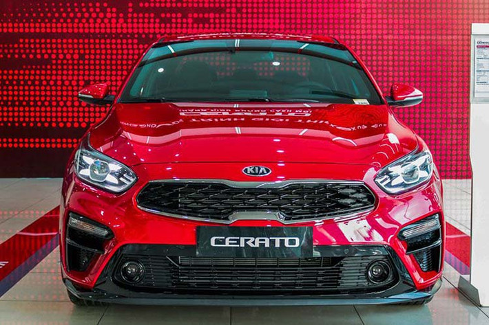 Tiếp tục một mẫu xe đến từ Thaco, mẫu xe này ngay từ khi ra mắt đã lăm le chiếm lấy ngôi đầu của Mazda, luôn trong tình trạng bám đuổi sít sao. Trong tháng 12/2019 mẫu Kia Cerato mới cũng bán được hơn 1050 chiếc, doanh số nhìn chung tăng nhẹ so với tháng trước.