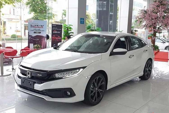 Doanh số mẫu xe Honda Civic tại Việt Nam tăng nhẹ, nhưng nhìn chung vẫn bị lép vế so với các mẫu xe khác trong cùng phân khúc. Trong tháng cuối năm, mẫu xe này cũng đã giao đến tay khách hàng được 389 chiếc. Cộng dồn từ đầu năm nay mẫu xe cũng đã bán được 3277 chiếc.
