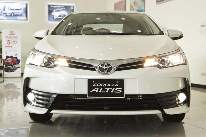 Có thể thấy doanh số Toyota Corolla Altis tăng mạnh trong tháng 12, khi mẫu xe này đã bán được 539 chiếc, tăng so với tháng trước 156 chiếc. Kể từ khi vượt mặt Honda Civic tháng 11, mẫu xe này tiếp tục tăng trưởng mạnh, doanh số bán ra vượt Honda Civic 268 chiếc.