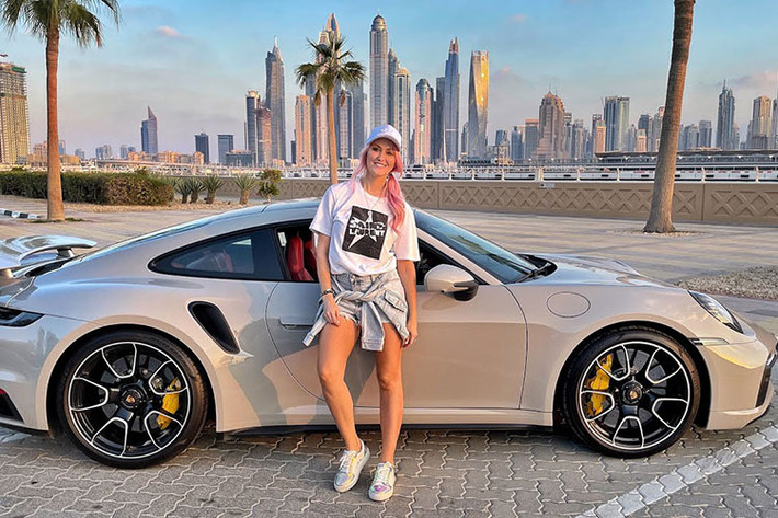 Ngoài ra, Supercar Blondie còn từng xuất hiện trên kênh truyền hình Top Gear của đài BBC. Cô cũng không ít lần chụp ảnh chung với những người nổi tiếng như nam tài tử Vin Diesel của series phim "Fast and Furious" hay Aaron Paul của "Breaking Bad".