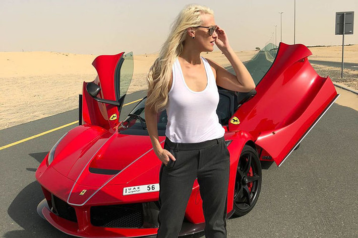 Alex vốn sinh ra và lớn lên ở Queensland, Úc. Tuy nhiên, vào năm 2008, cô cùng chồng đã chuyển đến sống ở thành phố Dubai để làm nghề đánh giá xe cho một chương trình phát thanh. Sau 5 năm, Alex đã bỏ nghề để tập trung vào những nội dung liên quan đến siêu xe của riêng mình. Nhờ đó, cô đã trở thành một trong những người thành công nhất trong giới review xe thế giới.