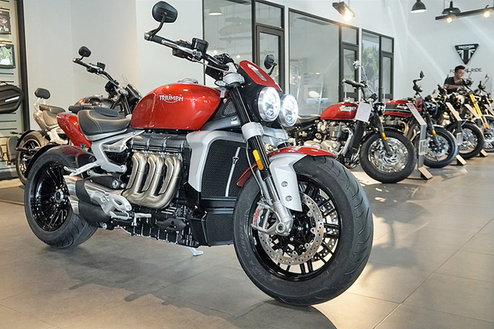 Ra mắt toàn cầu vào tháng 8/2019, thế hệ mới của chiếc power cruiser Triumph Rocket 3 2020 mới tiếp tục giữ ngôi vị mẫu xe thương mại có dung tích xy-lanh lớn nhất thế giới. Ở thế hệ mới, Triumph Rocket 3 có 2 phiên bản R (Roadster) và GT (Gran Turismo).