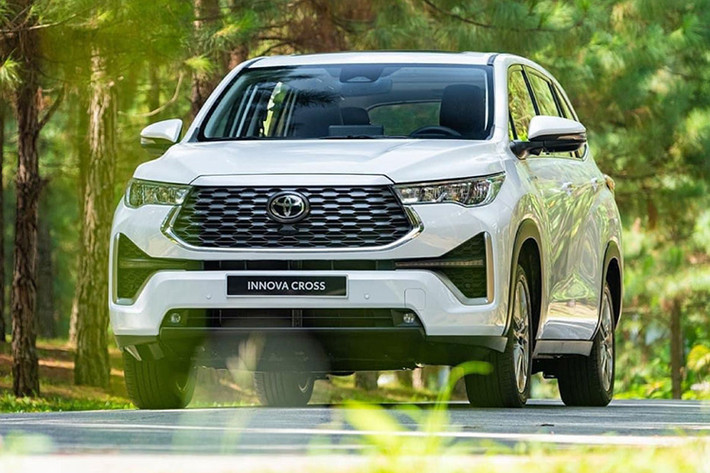 Đứng ở vị trí thứ 9 và lần đầu tiên lọt top xe ế, nhưng Toyota Innova Cross mới chính là cái tên gây thất vọng nhất của Toyota. Tháng 1/2024 vừa qua, Toyota bán ra với chỉ 17 chiếc Innova Cross, tụt thảm hại so với 224 chiếc của tháng 12/2023. Trong khi đó, đây là mẫu xe mang rất nhiều kỳ vọng của Toyota khi ra mắt vào cuối năm 2023.