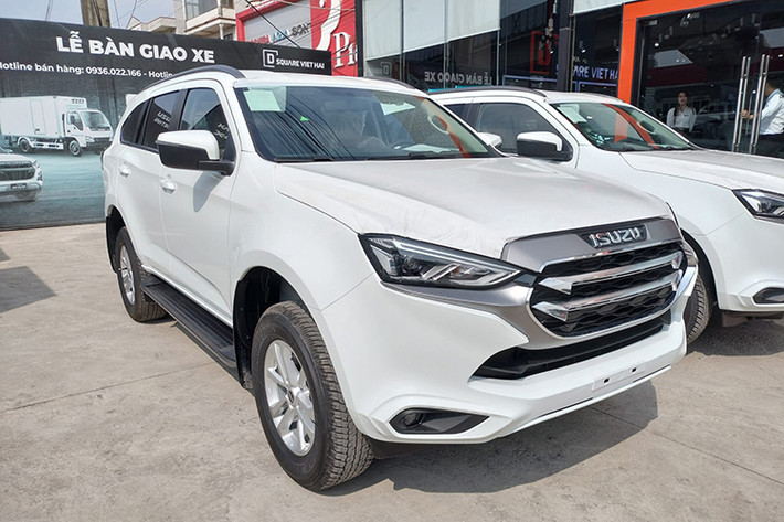 Isuzu Mu-X là mẫu xe "ế trường kỳ" tại Việt Nam, tháng 1/2024 vừa qua ghi nhận 19 xe bán ra, giảm so với tháng trước (42 xe). Tổng cộng trong năm 2023, đã bán được 236 xe. Giá bán của Isuzu Mu-X dao động từ 779 triệu đến 990 triệu đồng.