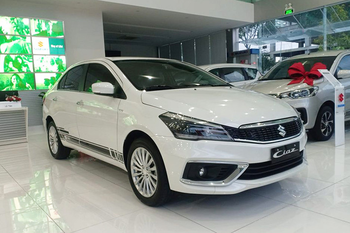 Những năm gần đây, Suzuki Ciaz là mẫu sedan liên tục được nhắc tên trong danh sách xe bán chậm. Tuy nhiên, với doanh số 3 xe bán ra trong tháng 1/2024, Ciaz đã cải thiện rõ rệt sức tiêu thụ so với tháng 12/2023 (doanh số 1 xe). Năm 2023, Ciaz từng được vinh danh là mẫu xe ế nhất thị trường Việt với tổng doanh số 37 chiếc.