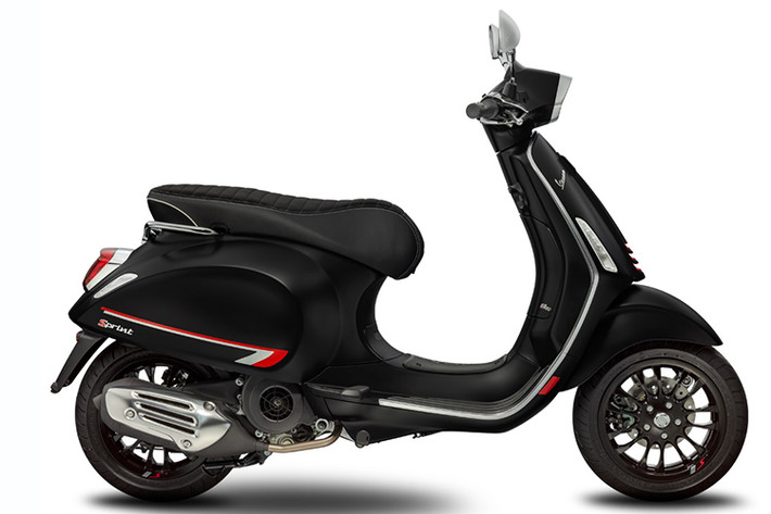 Động cơ iGet 150 cc của Vespa Sprint S 2020 có công suất tối đa 12,3 mã lực tại 7.900 vòng/phút cùng mô-men xoắn cực đại 12,2 Nm tại 6.500 vòng/phút. Vespa cho biết hệ thống phun xăng điện tử được cải tiến kết hợp cùng bộ ECU có cảm biến khí áp giúp tối ưu hiệu quả vận hành. 