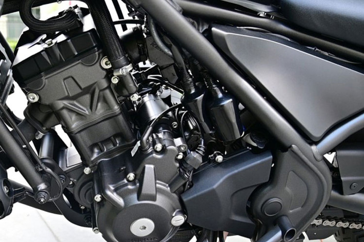 Mức giá xe Honda Rebel 300 E-Clutch 2025 chính hãng bán lẻ đề xuất tại Thái Lan là 159.900 baht (khoảng 121 triệu đồng), hấp dẫn cho ai yêu thích xe cruiser hiện đại pha nét cổ điển.