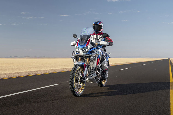 Africa Twin 1100 2021 vẫn sử dụng khối động cơ dung tích tăng từ 1.000cc lên 1.100cc. Đồng thời, việc thay đổi còn tăng thêm sức mình cho dòng xe Africa Twin với công suất 100 hp (tăng 7%) và mô-men xoắn 105 Nm (tăng 6%). Bên cạnh đó, chiếc xe còn đi kèm hệ thống Cruise Control, Cornering ABS, Rear Lift Control, Wheelie Control và tín hiệu dừng khẩn cấp. Africa Twin 1100 2020 được trang bị 6 chế độ lái bao gồm: Tour, Urban, Gravel, Off-road và hai chế độ do người dùng tùy chọn.