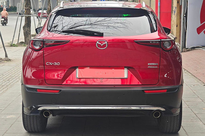 Phải chăng việc chậm cập nhật nâng cấp là một trong những nguyên nhân khiến Mazda CX-30 liên tục về bét bảng xếp hạng doanh số phân khúc. Cụ thể, lượng xe CX-30 mở bán thành công trong 8 tháng qua đạt 944 chiếc, xếp dưới cả "anh em cùng nhà" CX-3 (1.490 xe).