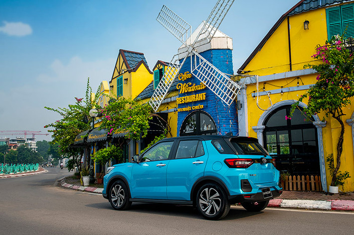 Toyota Raize lần đầu mở bán tại Việt Nam vào tháng 11/2021. Cho đến nay, thiết kế và trang bị của xe vẫn rất hợp thời, song để tăng sức cạnh tranh trước loạt đối thủ mạnh thiết nghĩ đã đến lúc Raize cần được nâng cấp.