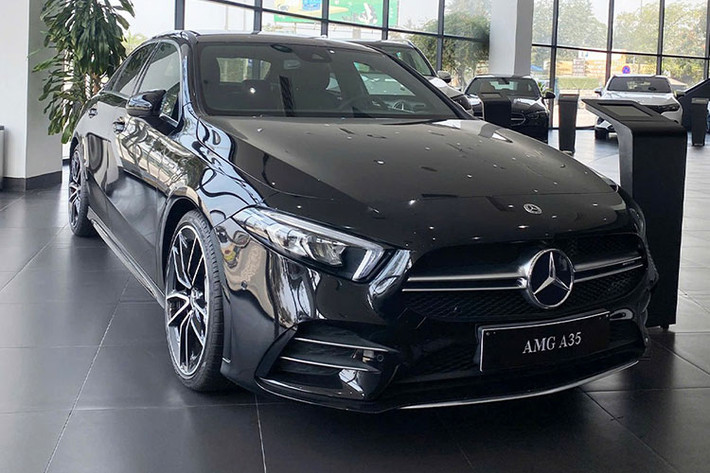 Về công nghệ an toàn, A35 không được trang bị gói hỗ trợ lái ADAS tiên tiến như một số đối thủ. Xe chỉ có camera lùi, cảm biến va chạm xung quanh và tính năng hỗ trợ lùi chuồng tự động.