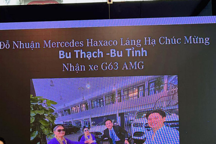 Theo quan sát hình ảnh hai cụ bà đeo kính đen, xích vàng với phong cách "tấu hài" đứng bên cạnh chiếc Mercedes-Benz G63, đây rất có thể là màn câu view nhằm tăng lượng tương tác cho kênh bán hàng của showroom Mercedes-Benz chính hãng tại Hà Nội. Điều này cũng nhằm kích cầu doanh số bán xe vốn đang rất ảm đạm thời gian qua do "tháng cô hồn".