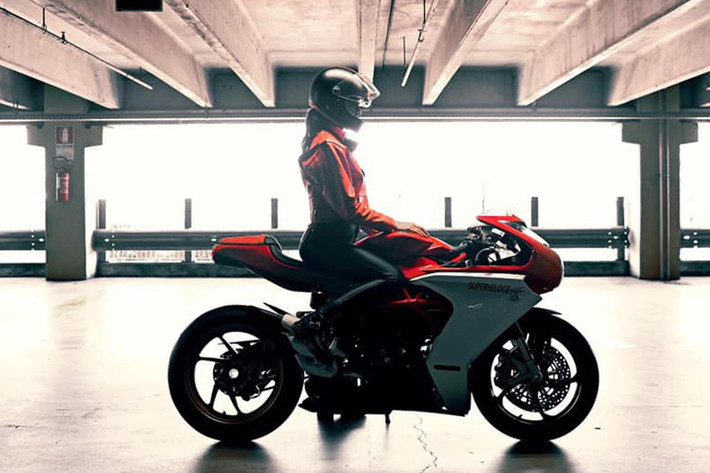 Cung cấp sức mạnh cho chiếc xe là khối động cơ từ F3 800 với 3 xy-lanh dung tích 798cc cho sức mạnh cực đại hoảng 148 mã lực tại 13.000 vòng tua/phút, mô-men xoắn cực đại đạt 88Nm tại 10.600 vòng/phút.