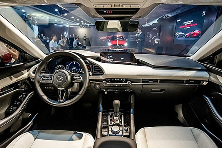 Cả hai hệ thống này dựa vào radar và cảm biến phía sau để nhận biết nguy cơ va chạm khi xe đang lùi và tự động can thiệp vào hệ thống phanh khi cần. SBS-R hoạt động ở vận tốc 2-8km/h, trong khi SBS-RC hoạt động ở vận tốc 10km/h hoặc thấp hơn.